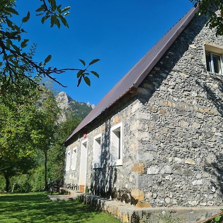 GuestHouse Emanueli Tropoje Eksteriør billede