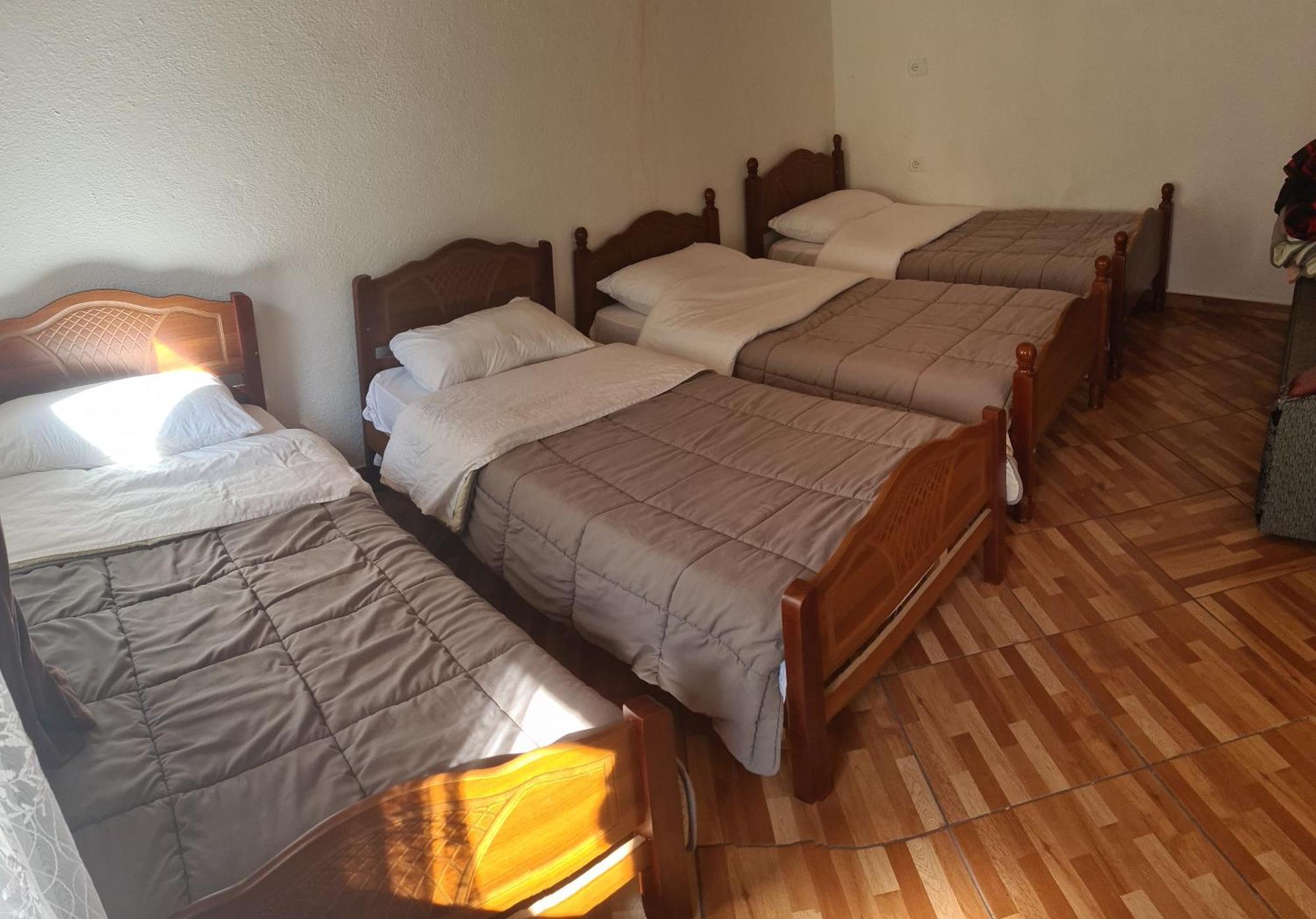 GuestHouse Emanueli Tropoje Eksteriør billede