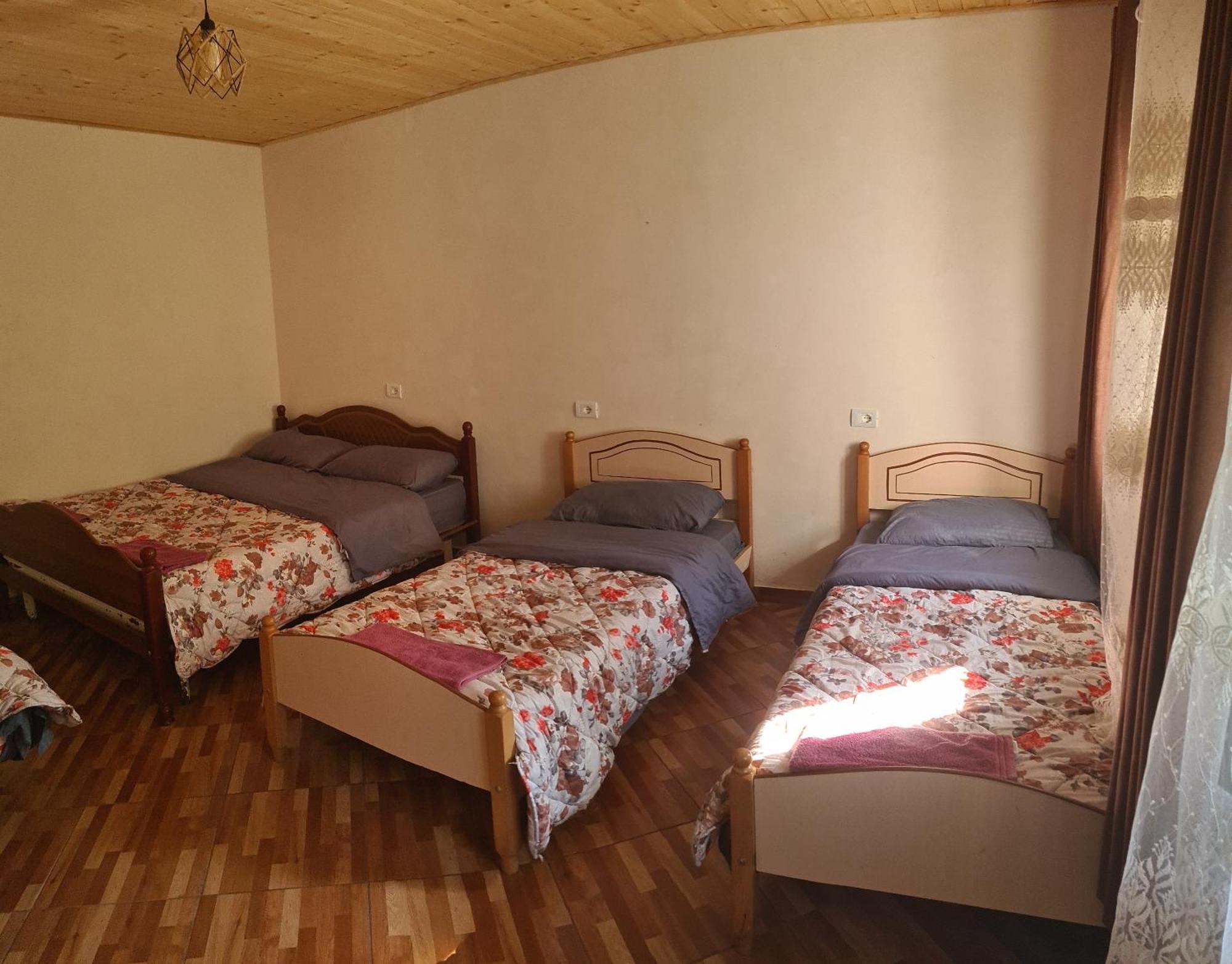 GuestHouse Emanueli Tropoje Eksteriør billede